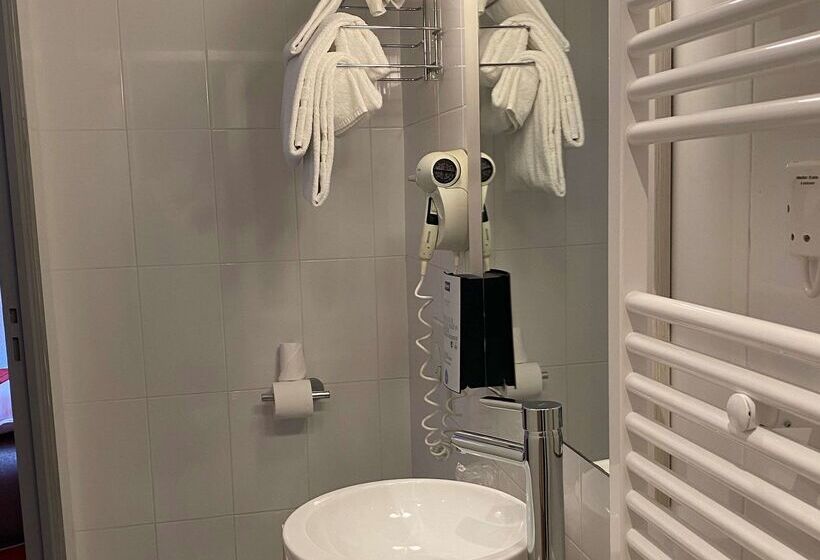 Отель Kyriad Quimper Sud