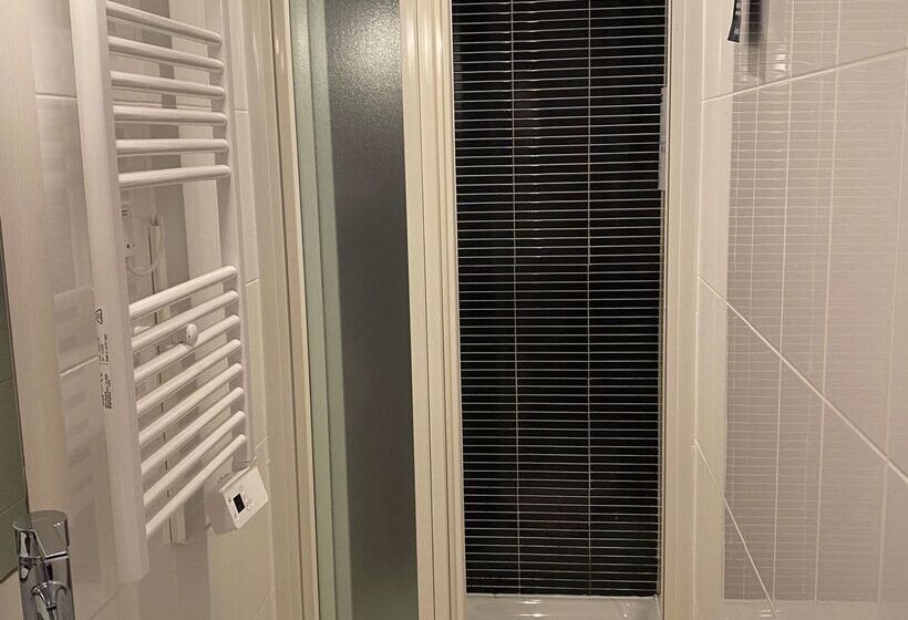 Отель Kyriad Quimper Sud