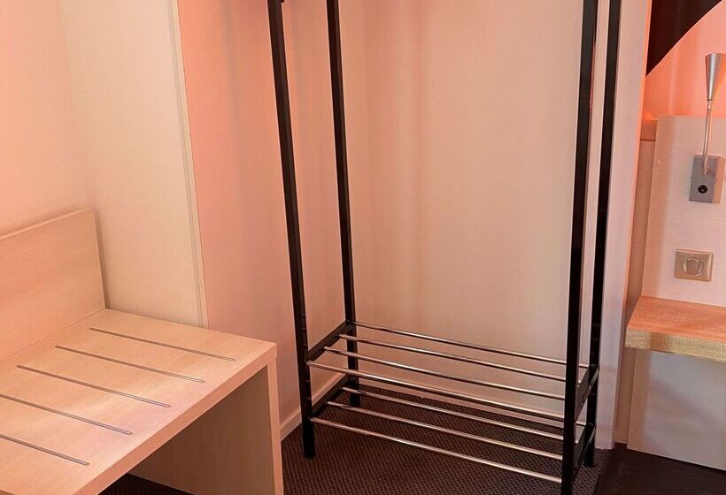 Отель Kyriad Quimper Sud