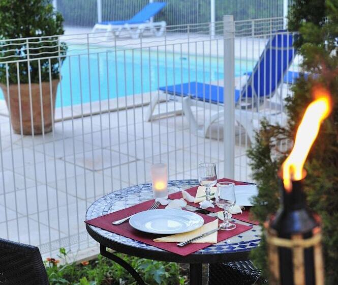 Отель Hôtel Miléade Méditerranée Port Fréjus