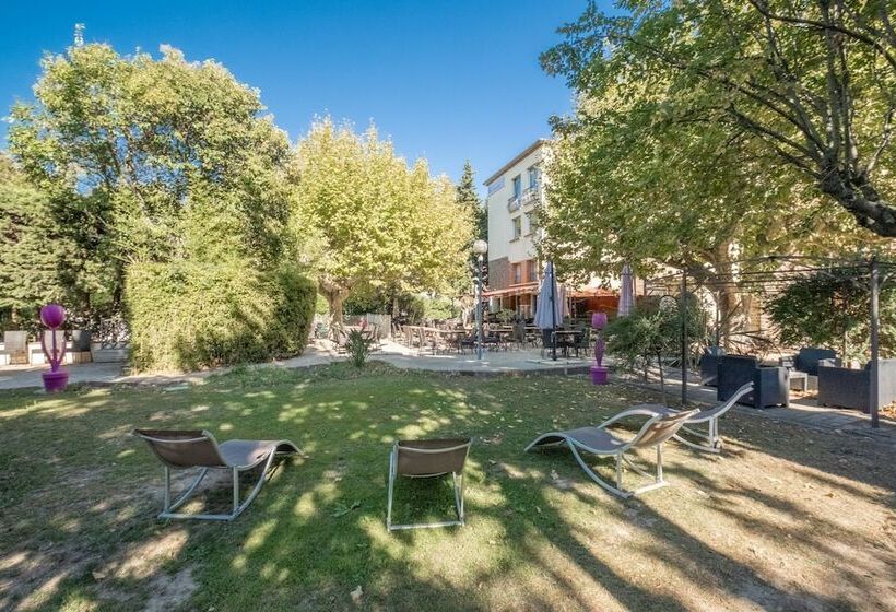 Отель Hôtel Miléade Méditerranée Port Fréjus