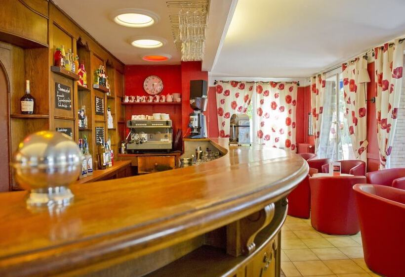 Отель Hôtel Miléade Méditerranée Port Fréjus