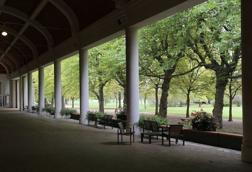 Отель Mercure Vittel