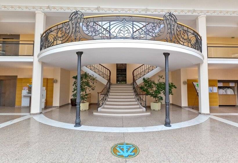 Отель Mercure Vittel