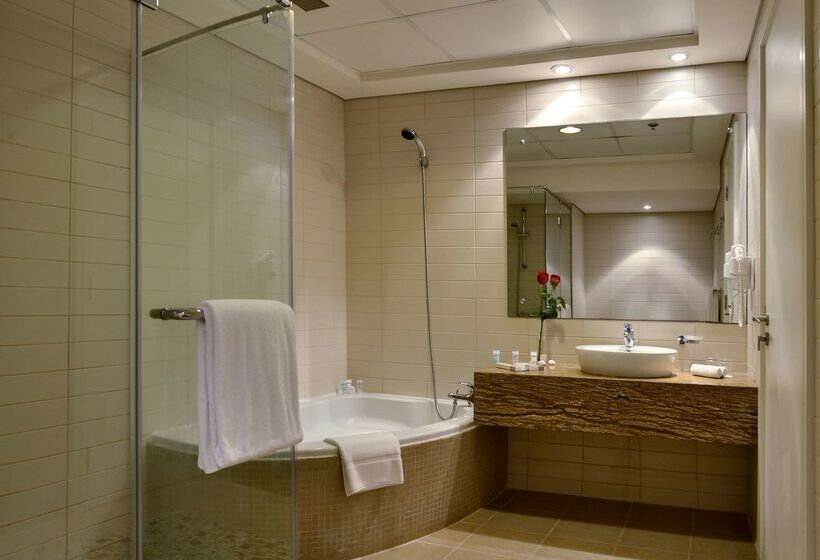 Oaks Liwa Heights Hotel Suites