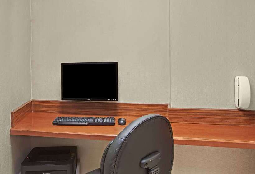 ホテル Ramada By Wyndham Bronx