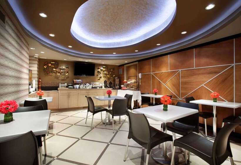 ホテル Ramada By Wyndham Bronx