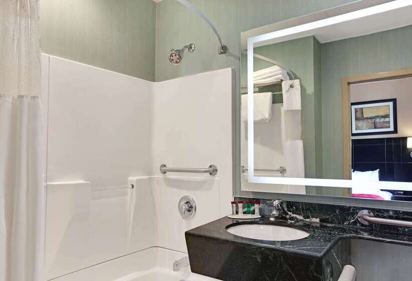 ホテル Ramada By Wyndham Bronx