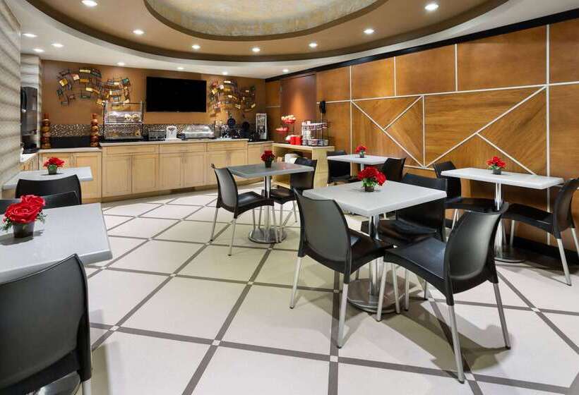 ホテル Ramada By Wyndham Bronx