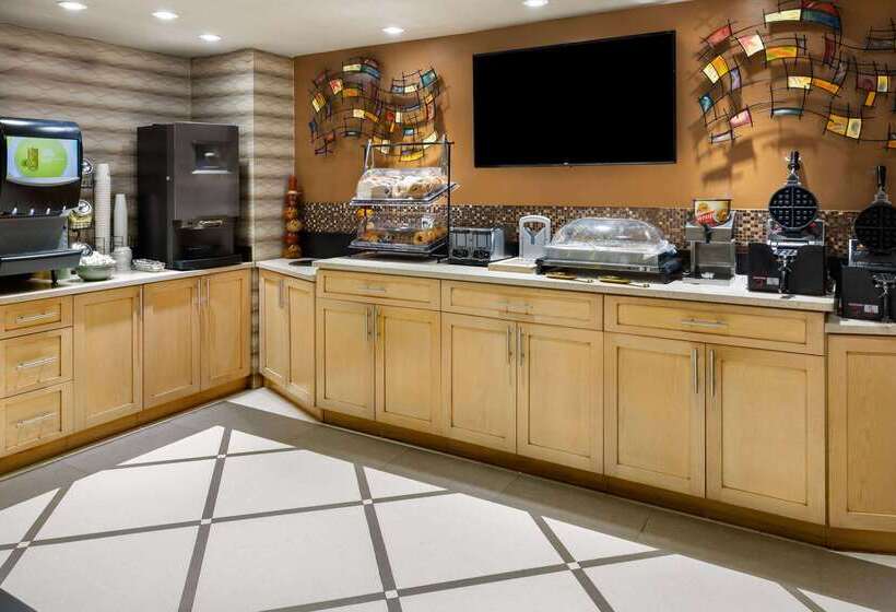 ホテル Ramada By Wyndham Bronx