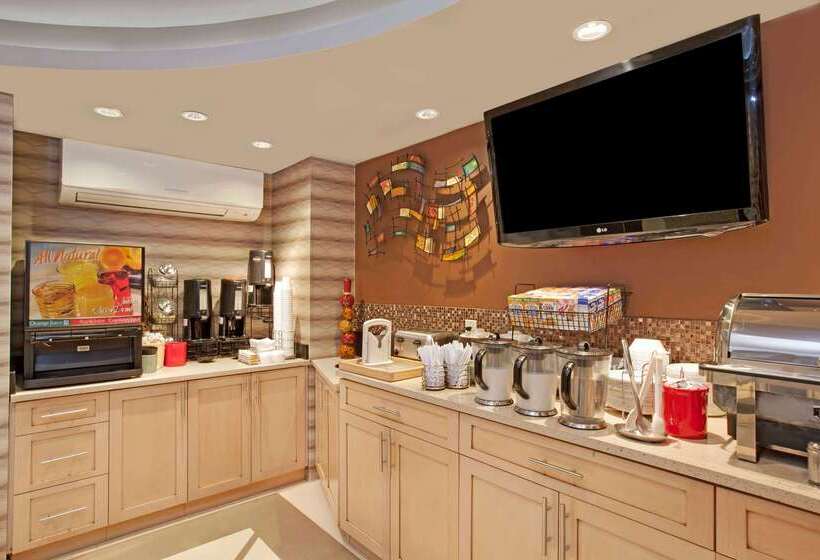 ホテル Ramada By Wyndham Bronx