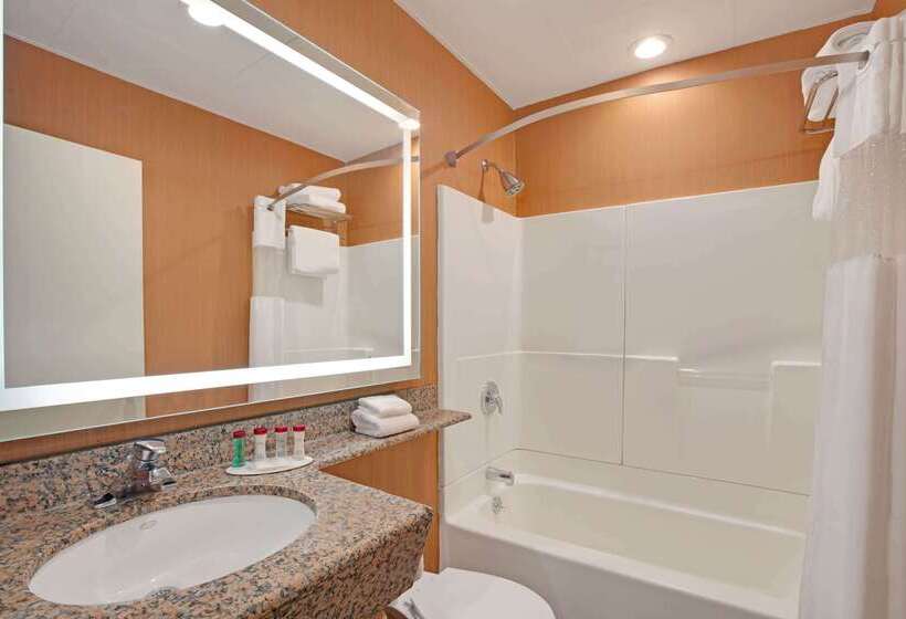 ホテル Ramada By Wyndham Bronx