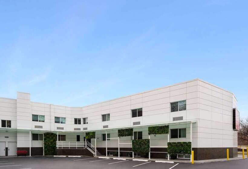 ホテル Ramada By Wyndham Bronx