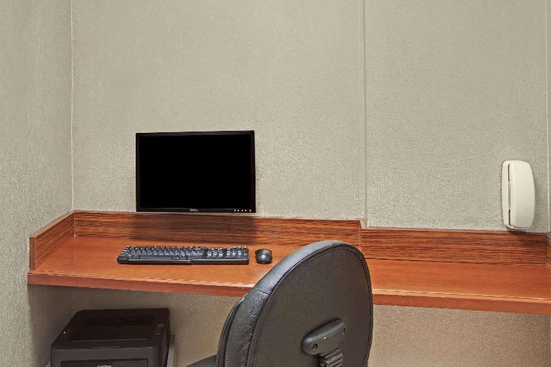 ホテル Ramada By Wyndham Bronx