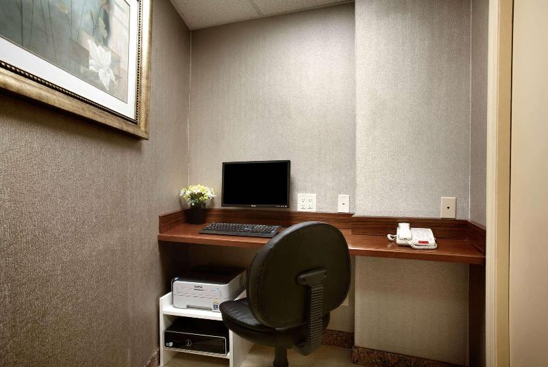 ホテル Ramada By Wyndham Bronx