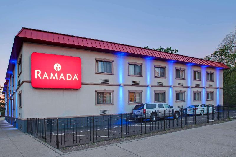 ホテル Ramada By Wyndham Bronx