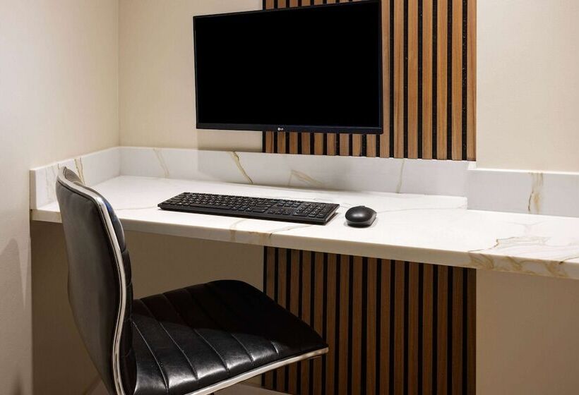 ホテル Ramada By Wyndham Bronx