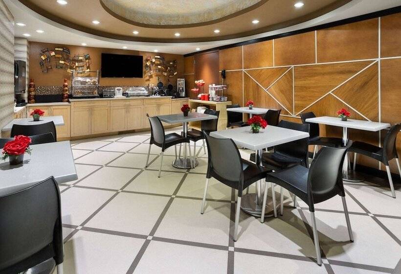 ホテル Ramada By Wyndham Bronx