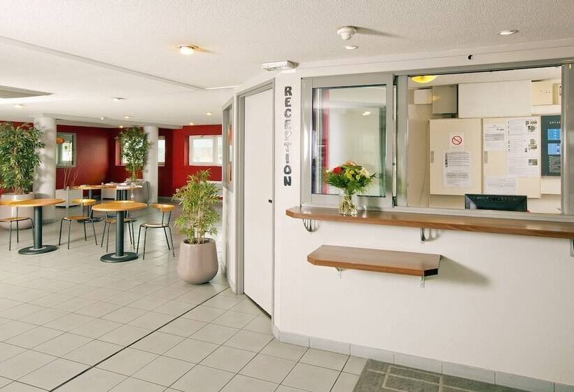 בית מלון כפרי Séjours & Affaires Poitiers Lamartine