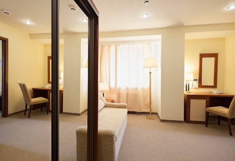 Отель Sunflower Park