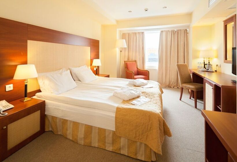 Отель Sunflower Park