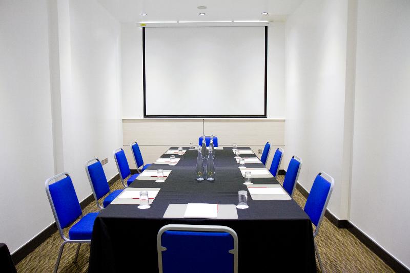 هتل The Wesley Euston