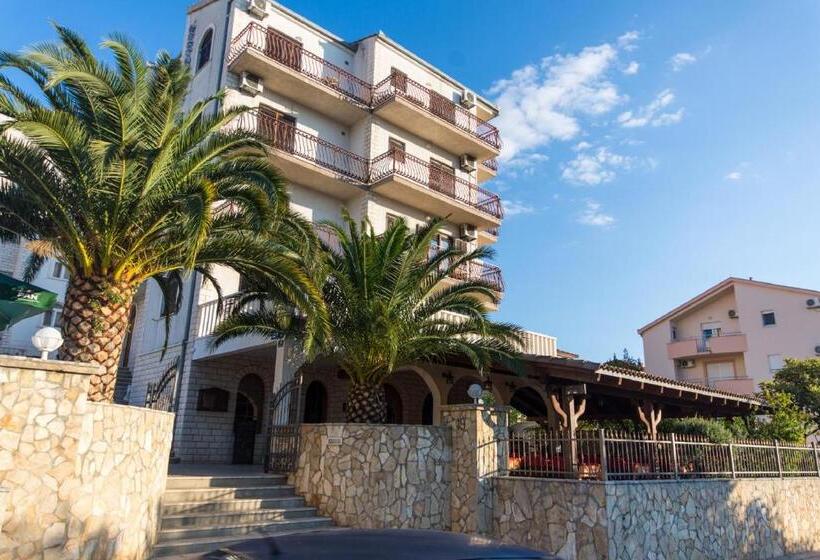 בית מלון כפרי Villa Katarina