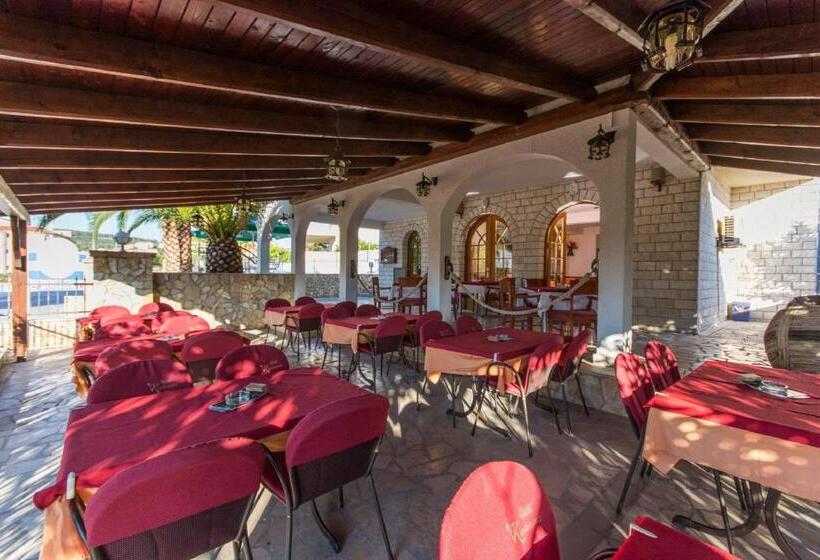 בית מלון כפרי Villa Katarina