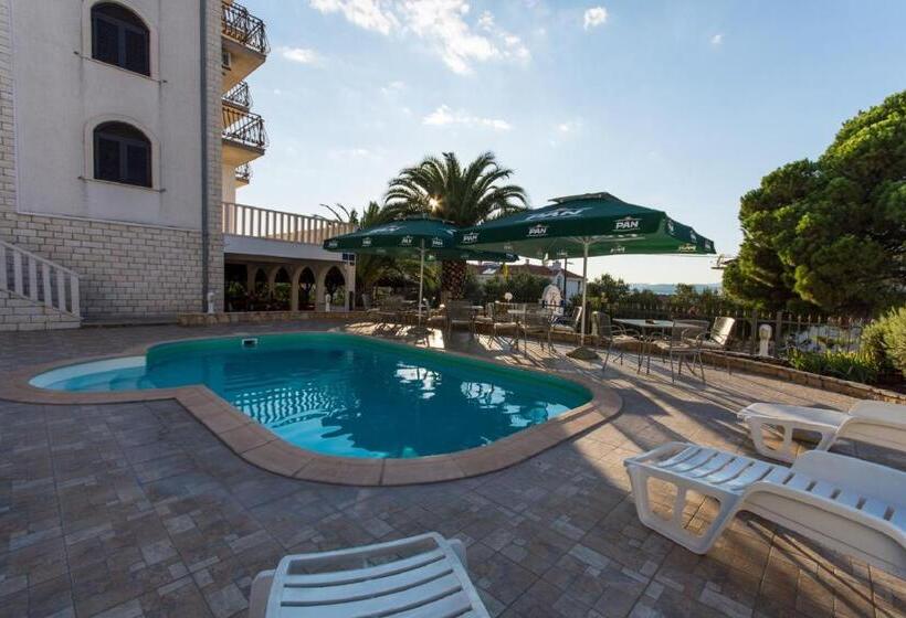 בית מלון כפרי Villa Katarina