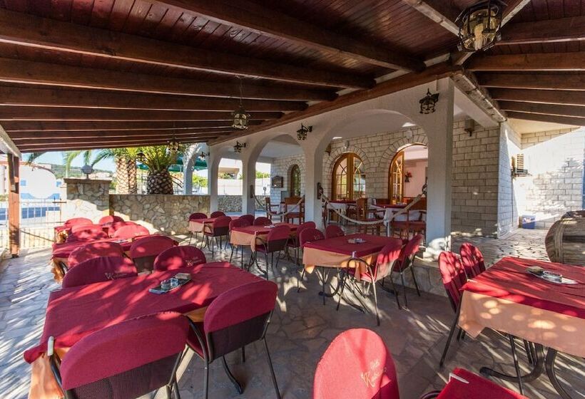 בית מלון כפרי Villa Katarina