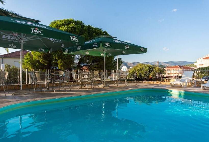 בית מלון כפרי Villa Katarina