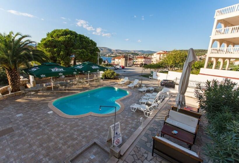 בית מלון כפרי Villa Katarina