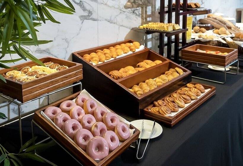 Отель Voco Bonnington Dubai, An Ihg