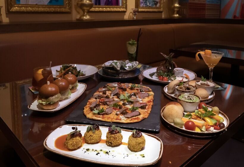 Отель Voco Bonnington Dubai, An Ihg