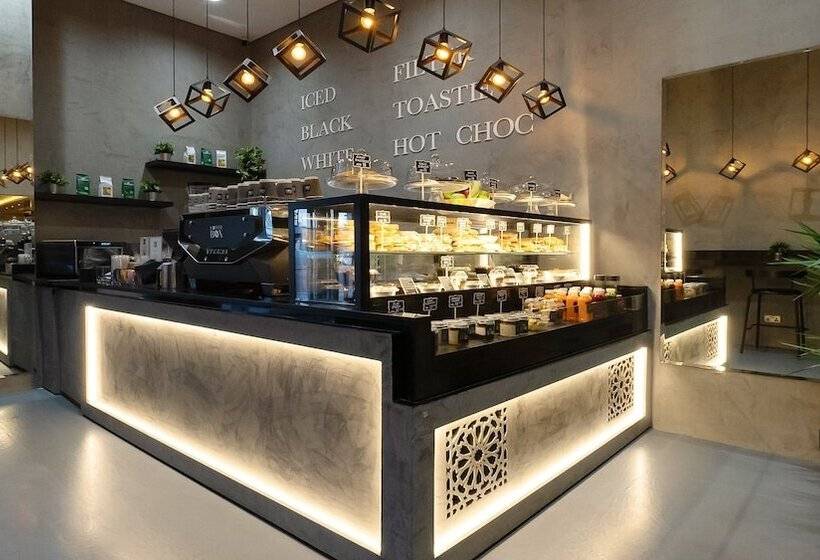 Отель Voco Bonnington Dubai, An Ihg