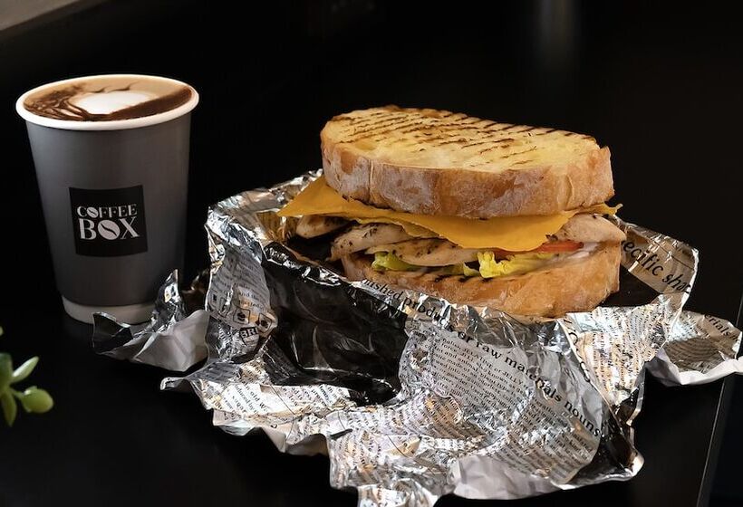 Отель Voco Bonnington Dubai, An Ihg