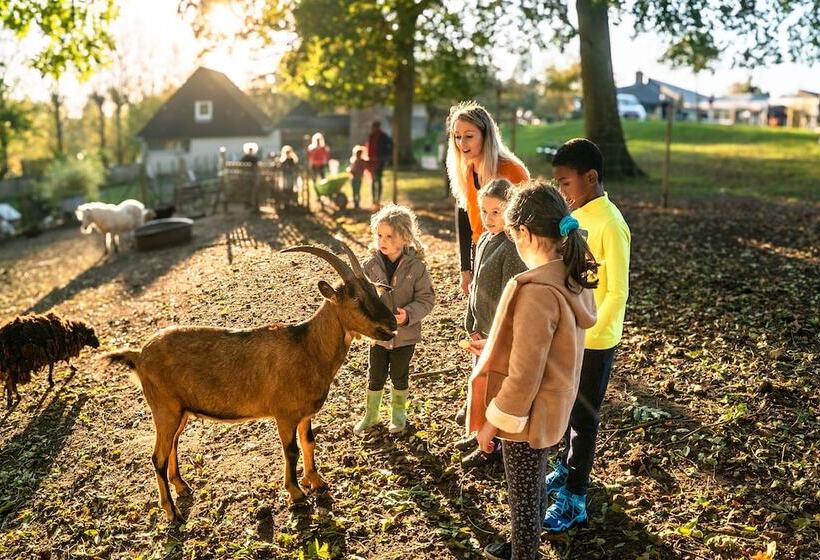 ホテル Vvf Normandie Forgesleseaux