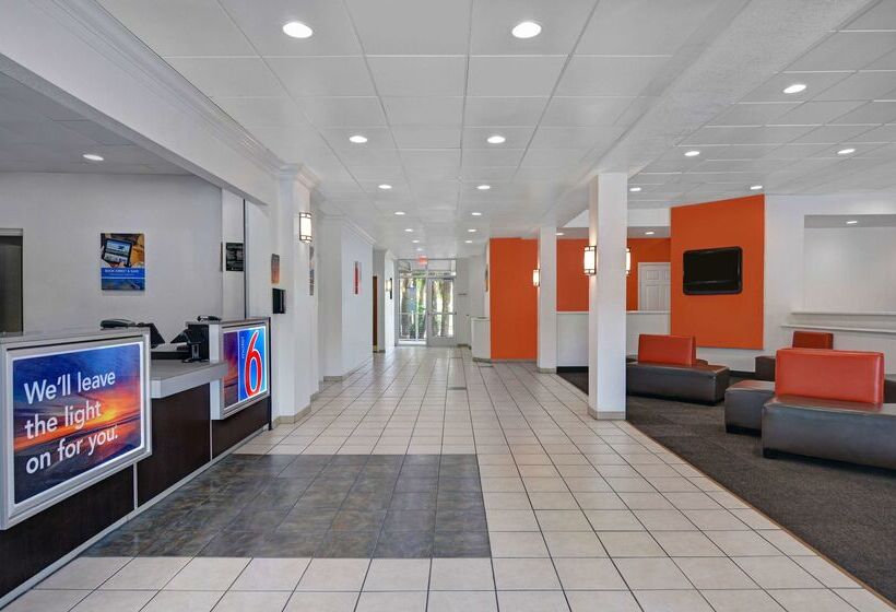 Motel 6 Cutler Bay, Fl