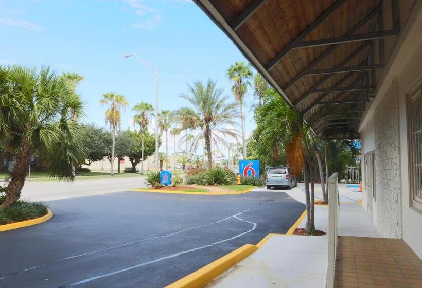 Motel 6 Cutler Bay, Fl