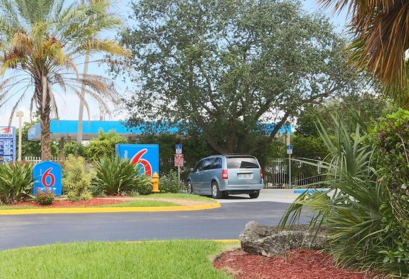 Motel 6 Cutler Bay, Fl