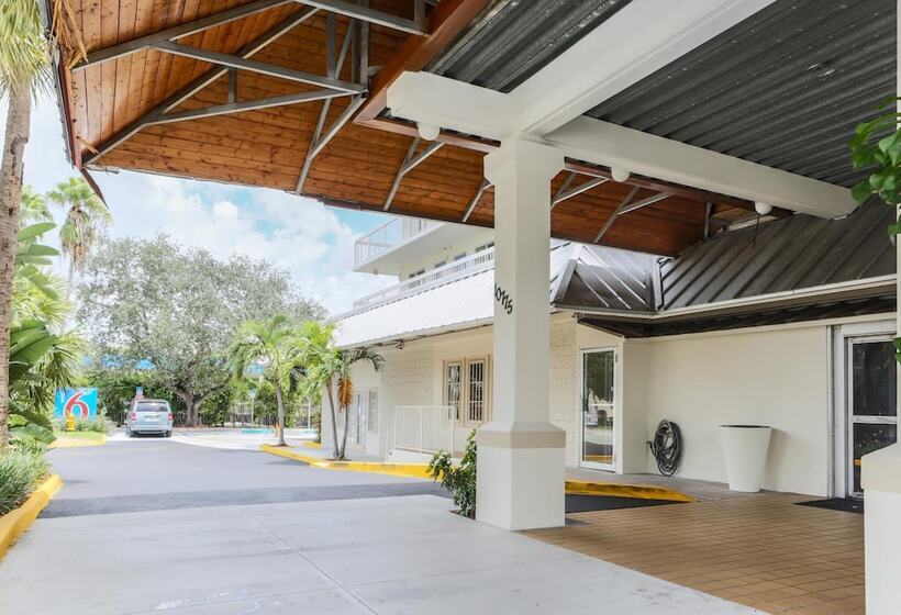 Motel 6 Cutler Bay, Fl