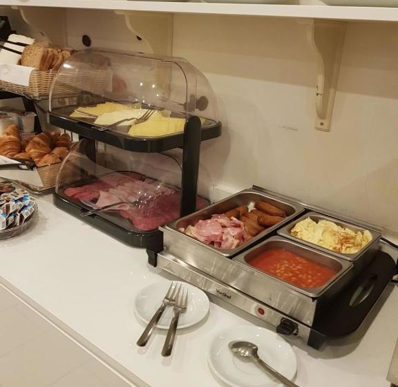 Отель Nox Kensington Gardens