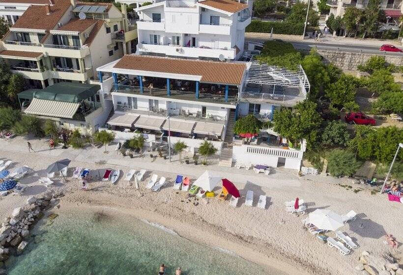 پانسیون Beachfront Apartmants Zanic