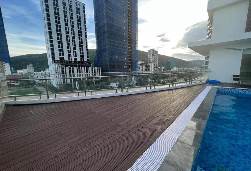 Flc Sea Tower Condotel