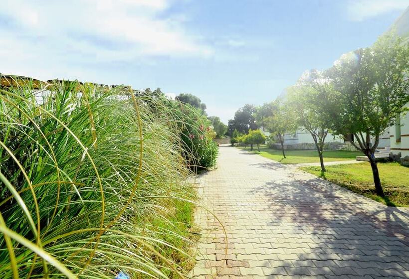 Akay Garden Family Club