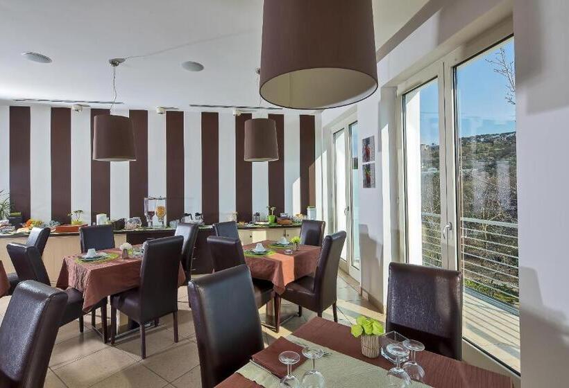 צימר De Maria House