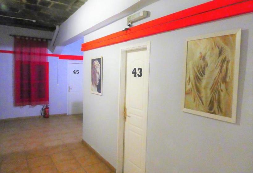 فندق Fivos   Hostel