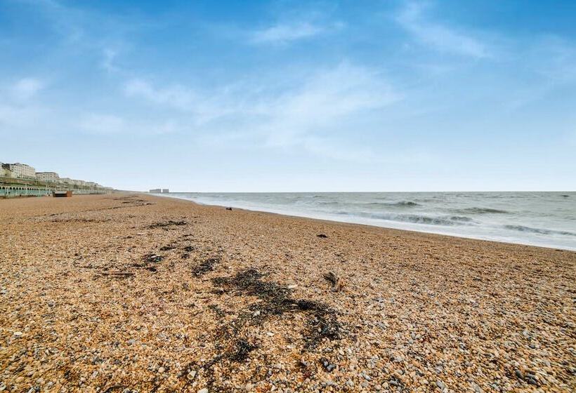 בית מלון כפרי The Gullivers