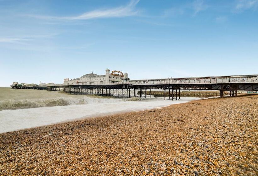 בית מלון כפרי The Gullivers