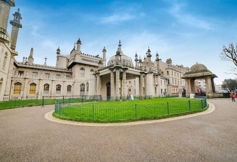 בית מלון כפרי The Gullivers